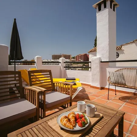 Freshly Renovated, Modern Penthouse Pueblo Evita! Appartement Benalmádena